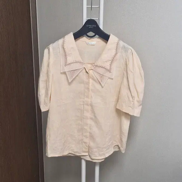 [BUNJANG] It Misha Linen Wide Collar Blouse - Size 66 / [미사용] 잇미샤(66) 와이드카라린넨블라우스