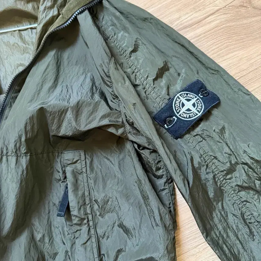 [BUNJANG] Stone Island Windbreaker Jacket - Khaki, Size L / 스톤아일랜드 바람막이 L