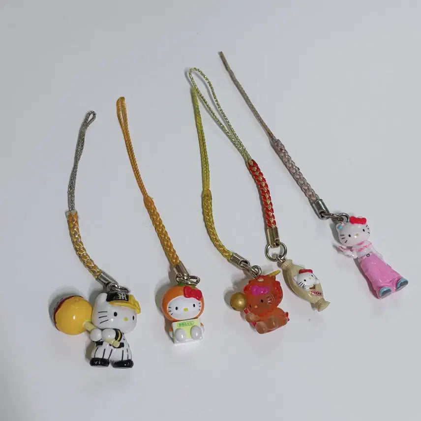 [BUNJANG] Sanrio Hello Kitty Vintage Figure Keychains (5-Piece Bundle) / 산리오 헬로키티 피규어키링 고전 빈티지 열쇠고리 5개 일괄