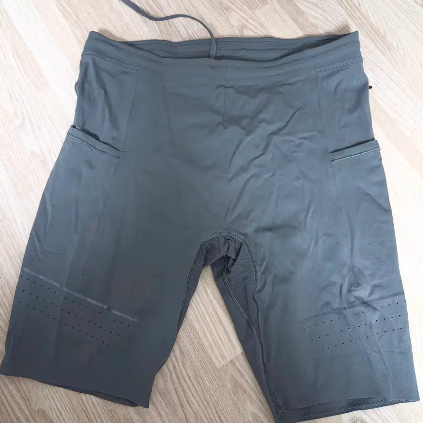 [BUNJANG] Lululemon Fast and Free 8-inch Shorts M (Grey) / 룰루레몬 패스트앤프리 8인치 타이즈 M(그레이)