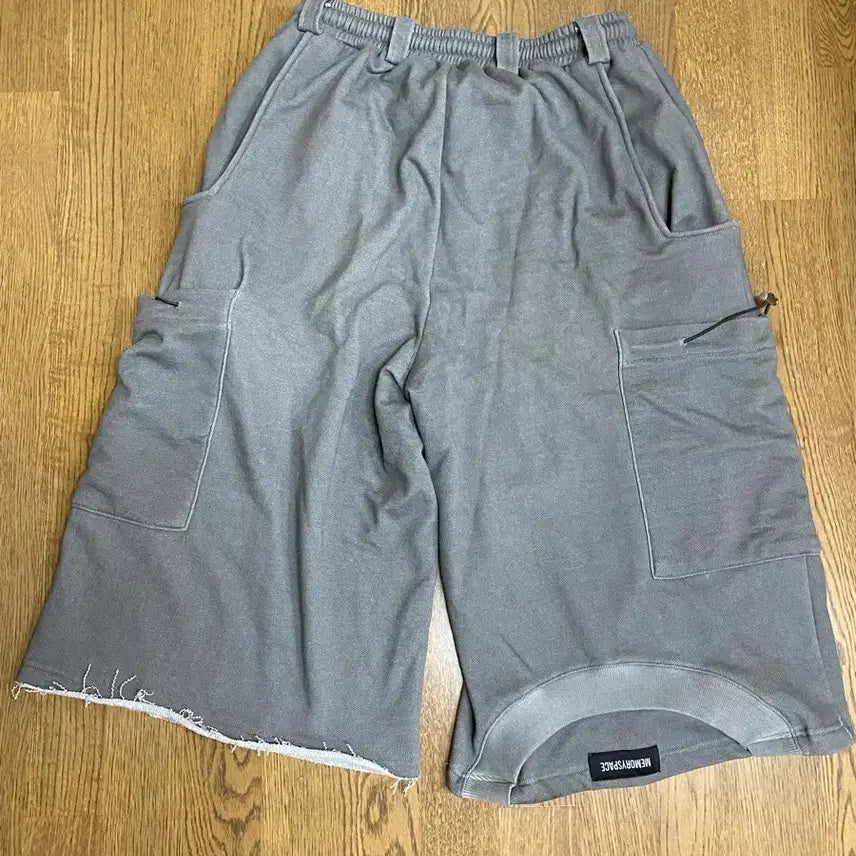 [BUNJANG] Memory Space Sweatshirt Bermuda Pants Grey OS / 메모리스페이스 스웻셔츠 버뮤다 팬츠 그레이 os