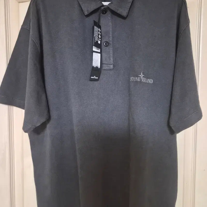 [BUNJANG] Stone Island Oversized Polo T-Shirt Dark Grey XL / [XL] 정품 스톤아일랜드 오버핏 폴로 반팔 새상품