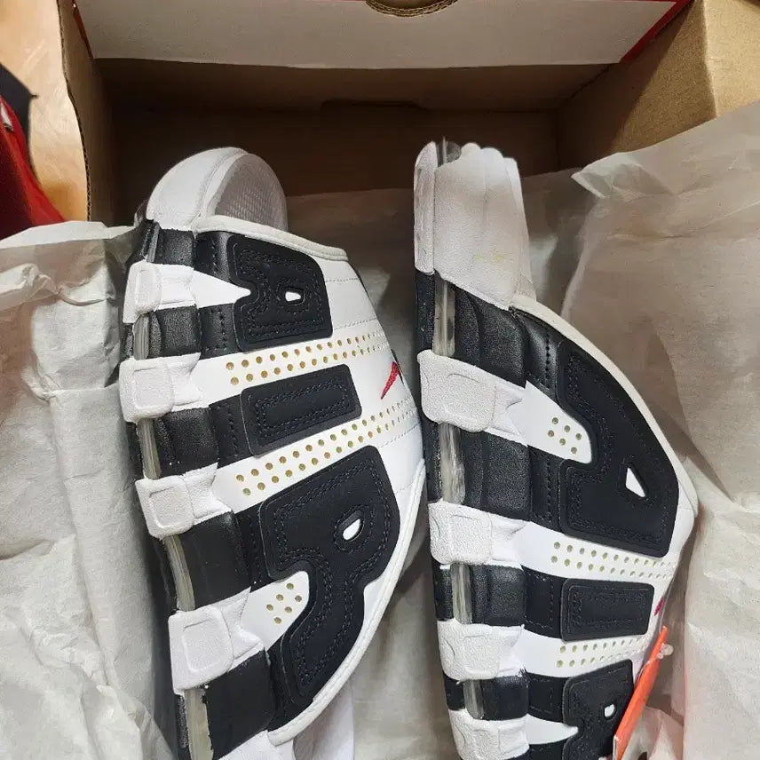 [BUNJANG] Nike Uptempo Slice Black White Slides Size 280 / 업템포 슬라이스
