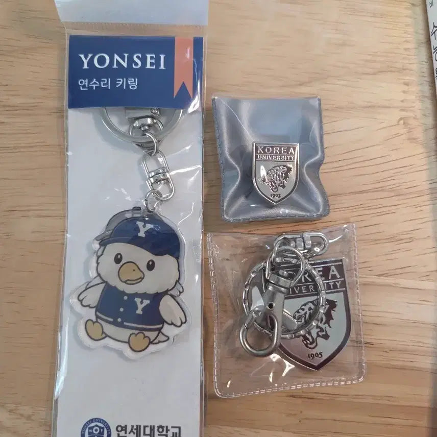 [BUNJANG] Yonsei University & Korea University Merchandise Bundle Set / (새상품)연세대 & 고려대 굿즈