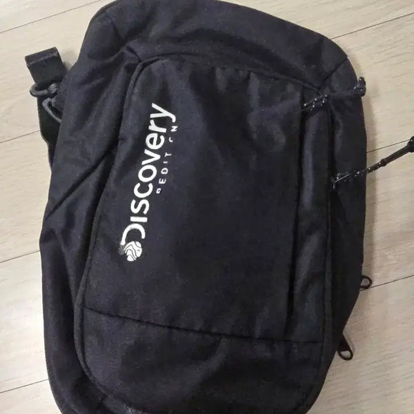 [BUNJANG] Discovery Expedition Black Crossbody Bag / 디스커버리 에디션 블랙 크로스백