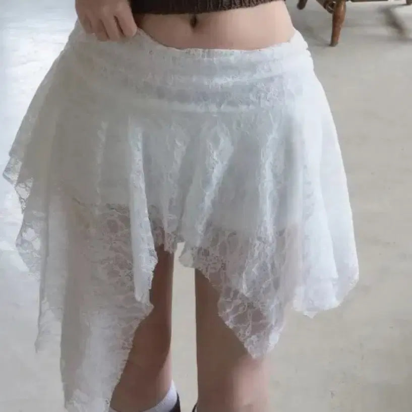 [BUNJANG] Black/White Lace Asymmetrical Ruffled Mini Skirt Layering / 블랙/화이트 레이스 언발 미니 셔링 스커트 레이어드