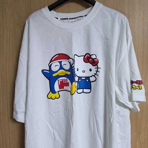 [BUNJANG] Donpeng Sanrio Collaboration Hello Kitty T-Shirt / 돈펭 산리오 콜라보 티셔츠 헬로키티