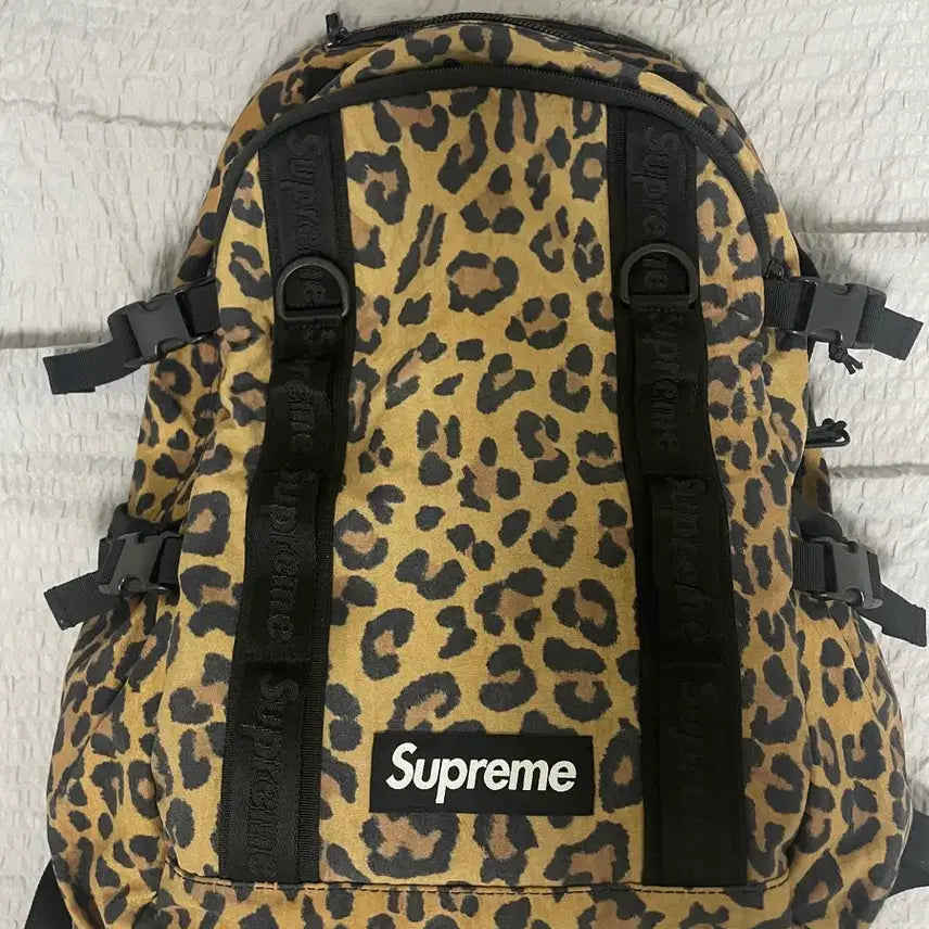 [BUNJANG] Supreme 20FW Leopard Backpack / 슈프림 20FW 레오파드 백팩 (마지막가격)