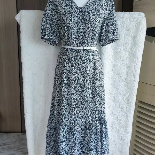 [BUNJANG] Visit in New York Flower Pattern V-Neck Puff Sleeve Dress with Belt / 비지트인뉴욕원피스 예뻐요^^