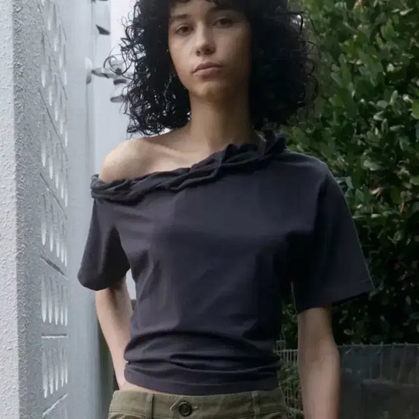 [BUNJANG] Kijun Twist One-Shoulder Top Charcoal / Kijun 기준 Twist One-Shoulder Top Charcoal