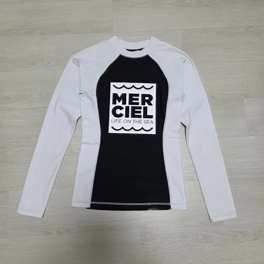 [BUNJANG] MERCIEL Rash Guard S (Black/White) / (새제품)MERCIEL 래쉬가드 S(44)블랙/화이트