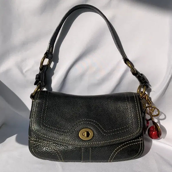 [BUNJANG] Coach Black Leather Shoulder Bag / 기본템 )) Coach 코치 블랙 레더 숄더백