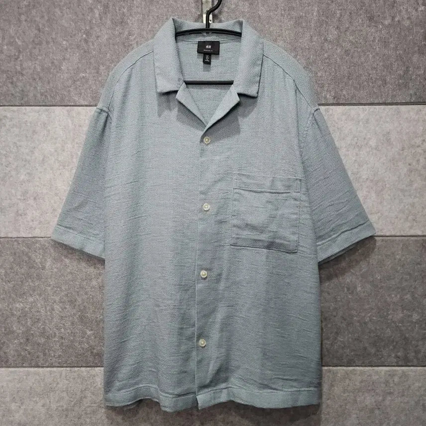 [BUNJANG] H&M Men's Textured Camp Open Collar Shirt - Size L/105 / H&M 남성 텍스처 캠프 오픈카라 셔츠 (사이즈 L/105)