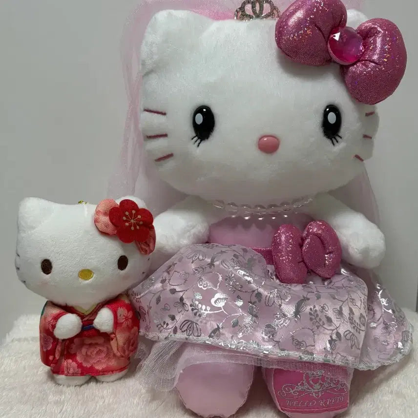 [BUNJANG] Universal Studios Japan Hello Kitty Doll & Kimono Kitty Keychain Bundle Set / [일괄가격]유니버셜 헬로키티 인형&기모노 키티 키링