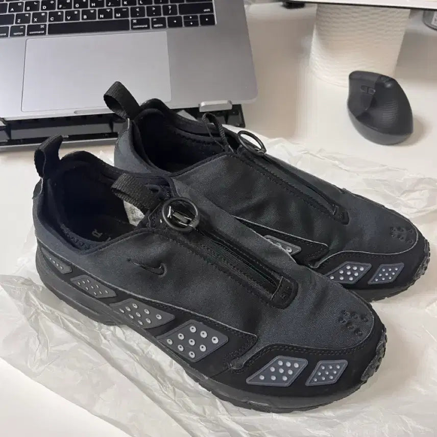 [BUNJANG] Nike SNDR Black and Silver Sneakers / [W] 나이키 SNDR 블랙 앤 실버 275