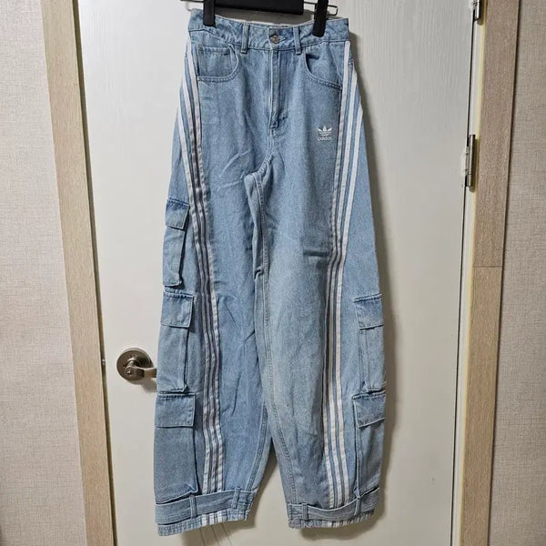 [BUNJANG] Adidas Originals Denim Cargo Pants Light Wash / 아디다스 오리지널스 데님 카고 팬츠 연청