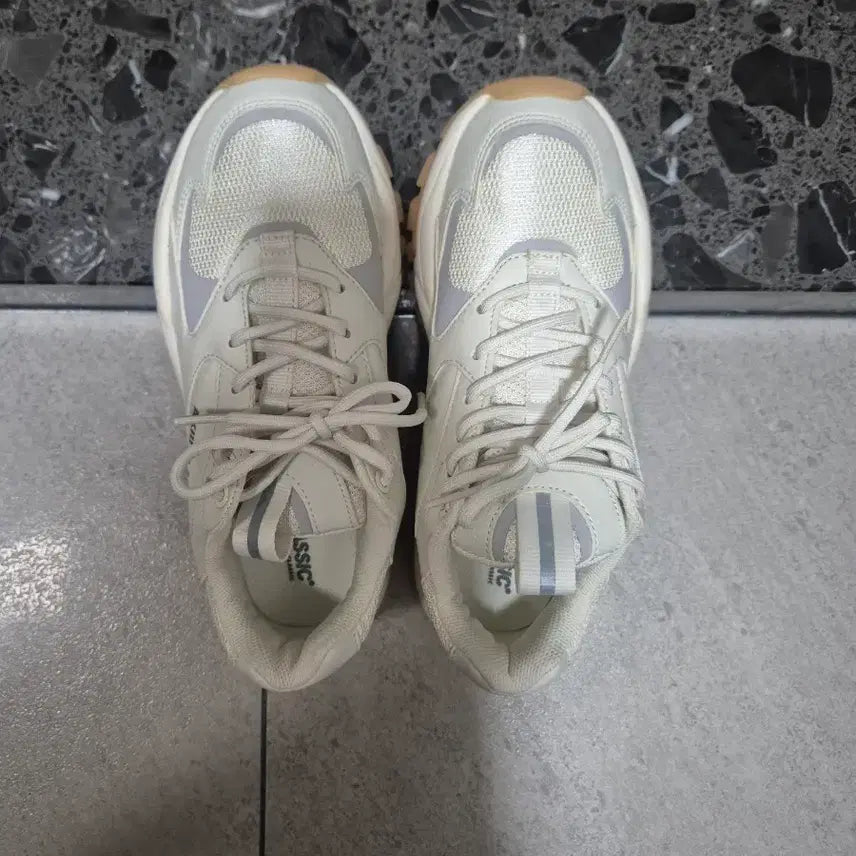 [BUNJANG] Aki Classic Urban Explorer Sneakers / (새재품)아키클래식 어반 익스플로러 스니커즈 240