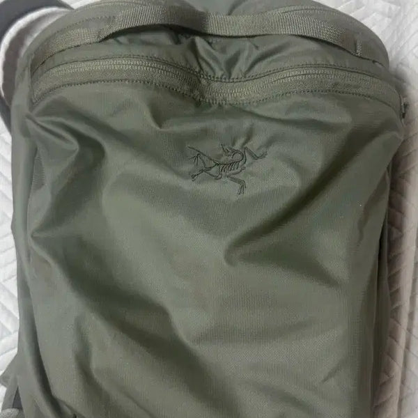 [BUNJANG] Arc'teryx Heliadis 15 Backpack - Porridge / 아크테릭스 헬리아디스 15 백팩 포리지