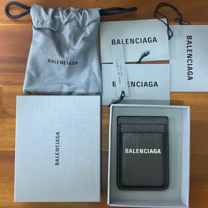 [BUNJANG] Balenciaga MagSafe Card Holder / 발렌시아가 맥세이프 카드 홀더