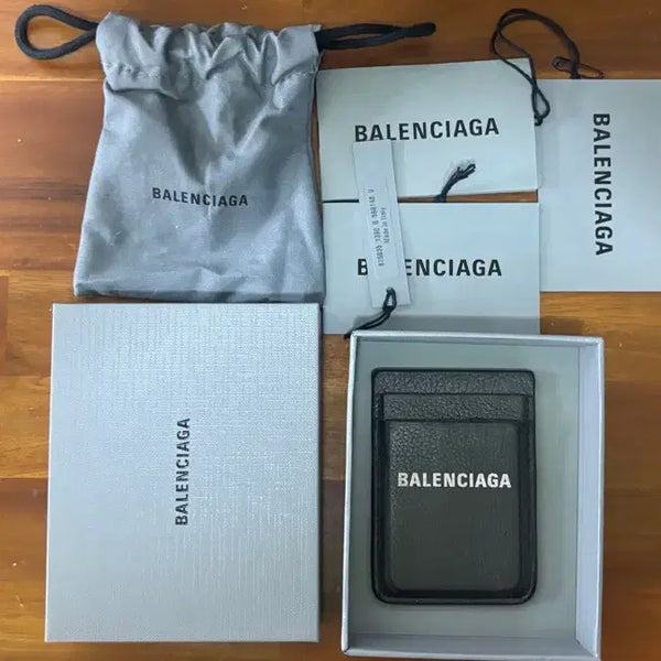 [BUNJANG] Balenciaga MagSafe Card Holder / 발렌시아가 맥세이프 카드 홀더