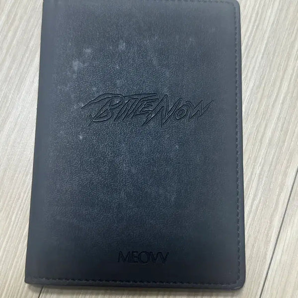[BUNJANG] Miyou "Bite Now" Passport Case / 미야오 Bite now 여권케이스 포카x