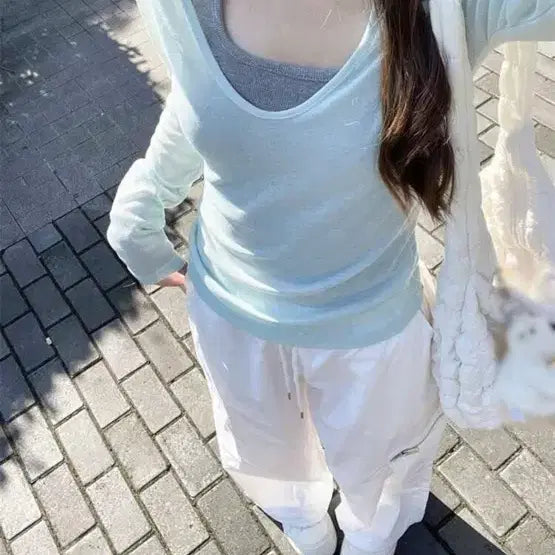 [BUNJANG] Light Blue Thin Long Sleeve T-Shirt (New) / 에이블리 교신 가능 하늘색 얇은 긴팔 티셔츠 (새상품)