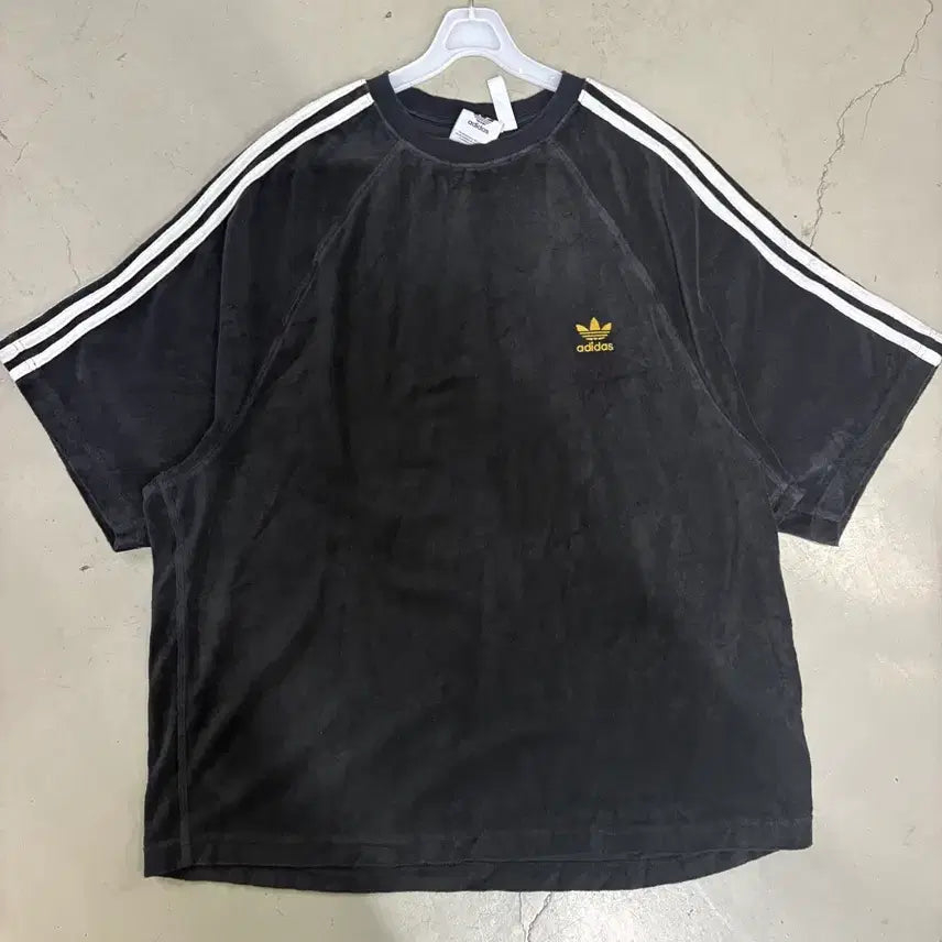 [BUNJANG] Adidas Velour Trefoil Oversized T-Shirt XL / 만원샵 아디다스 신형 로고 벨루어 삼선 오버핏 반팔티 XL