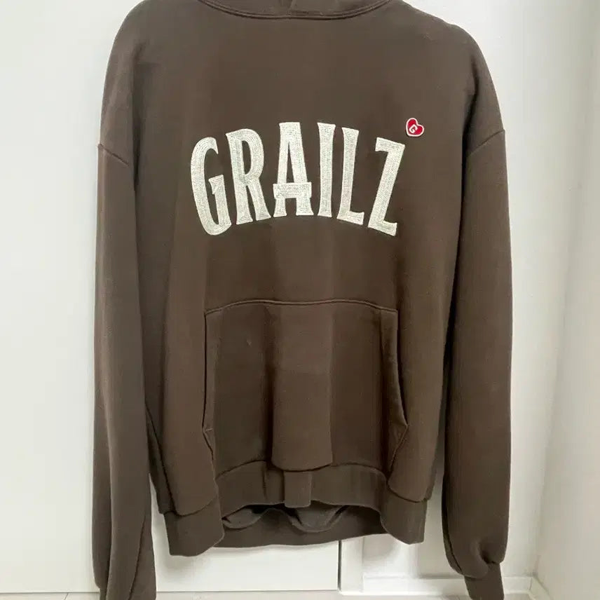 [BUNJANG] Grails Signature Hoodie (Brown) / 그레일즈 시그니처 하트 후디(브라운)