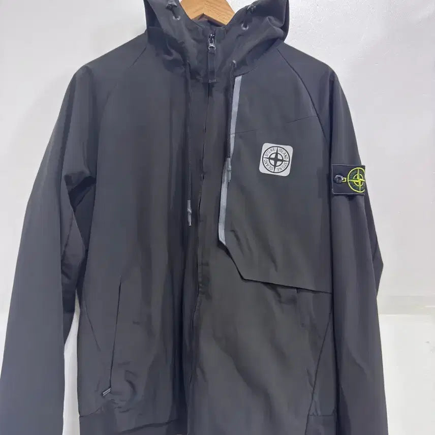 [BUNJANG] Stone Island Black Jacket with Logo Patch and Hood / 스톤아일랜드 블랙 자켓