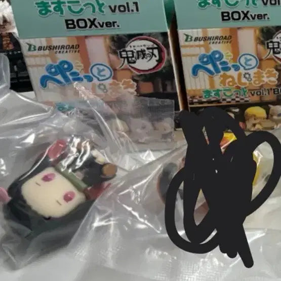 [BUNJANG] Demon Slayer Nezuko Wind-Up Doll / 귀멸의 칼날 가챠 태엽 네즈코 새상품