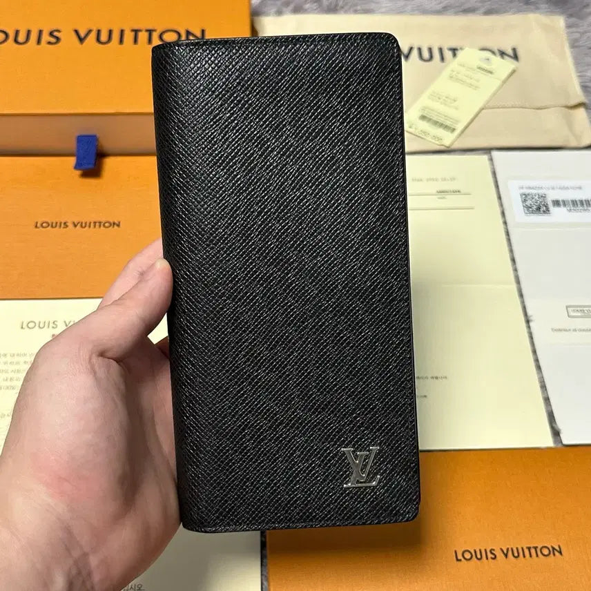 [BUNJANG] Louis Vuitton Taiga Silver Brazza Wallet Black / [풀구성] 루이비통 타이가 은장 브라짜 월릿 장지갑 블랙
