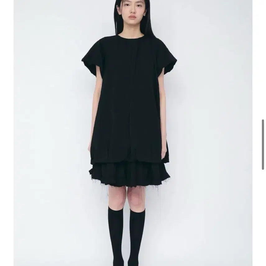 [BUNJANG] Cosmoss Volume Mini Dress Floral Black / (Cosmoss 코스모스) 볼륨 미니 드레스 (꽃무늬 플로럴 블랙)