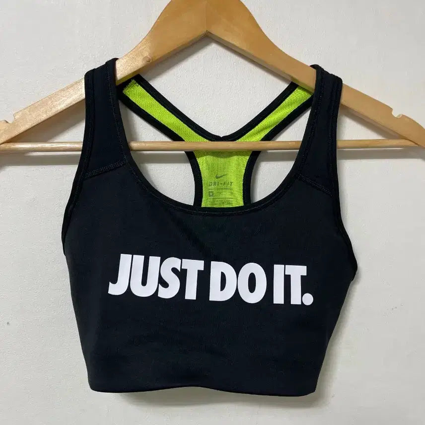 [BUNJANG] Nike Women's Sleeveless Sports Bra Top / 55-66 나이키 기능성 민소매 브라탑 나시 정품