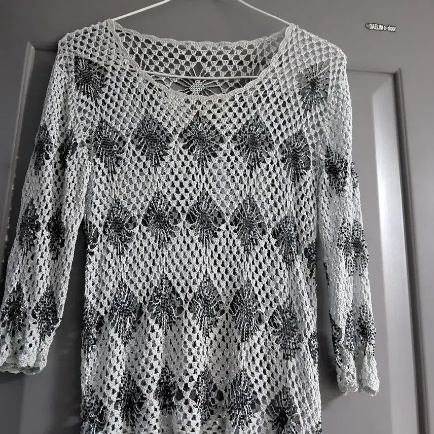 [BUNJANG] Hand-Knitted Beaded Long-Sleeve T-Shirt / 손뜨개 티셔츠