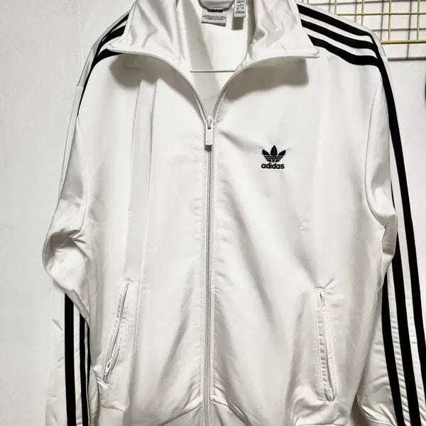 [BUNJANG] Adidas T-shirt / 아디다스