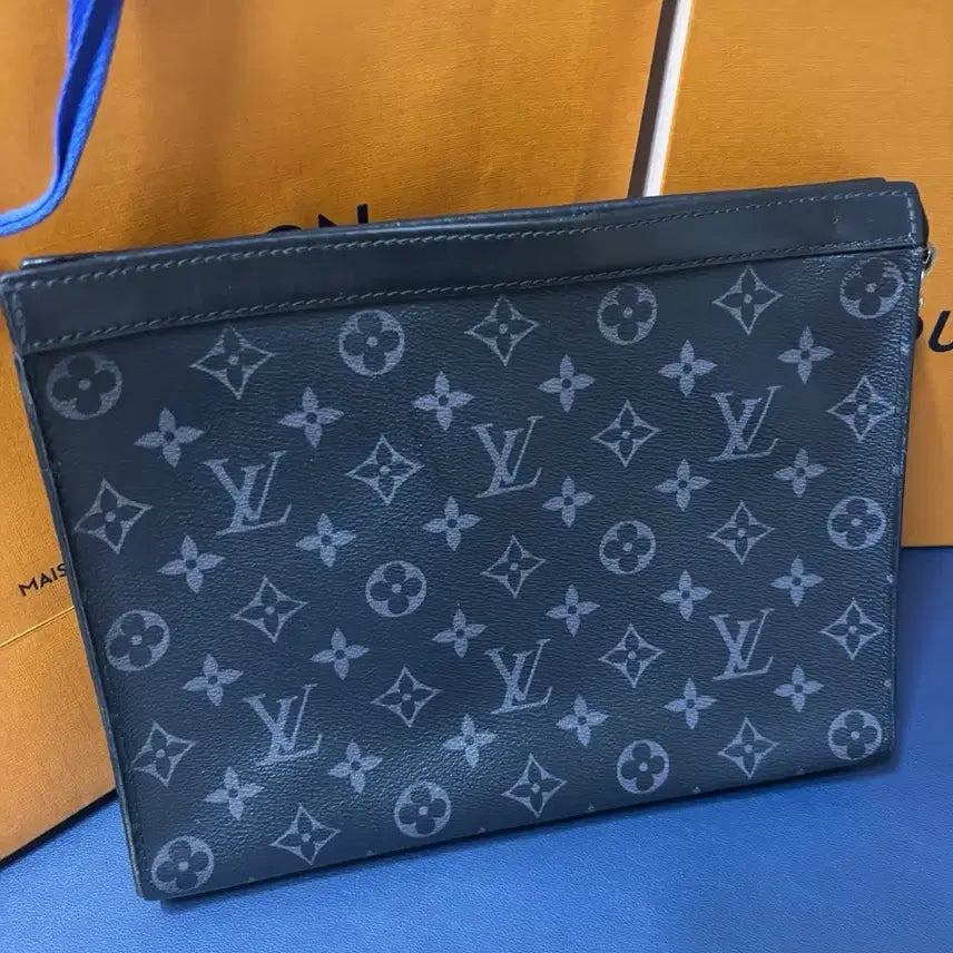 [BUNJANG] Louis Vuitton Pochette Voyage Canvas MM Monogram Eclipse / [새상품급/정품] 루이비통 포쉐트 보야주 캔버스 MM 모노그램 이클립스