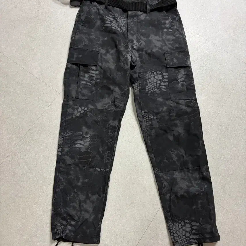 [BUNJANG] Camouflage Cargo Pants Black New / 카모플라쥬 카고 바지 블랙 새상품