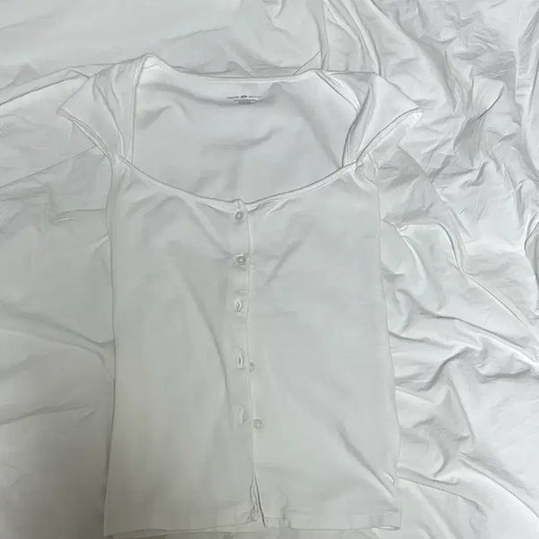 [BUNJANG] Brandy Melville Button T-Shirt / 급처 브랜디멜빌 버튼 티