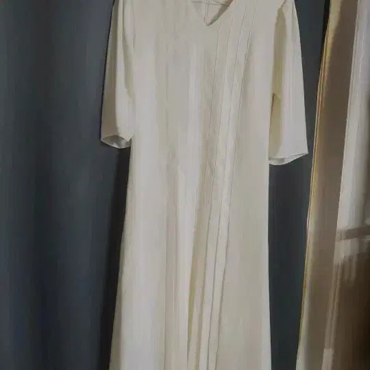 [BUNJANG] Ivory Pintuck V-neck Dress / 아이보리 핀턱 브이넥 원피스