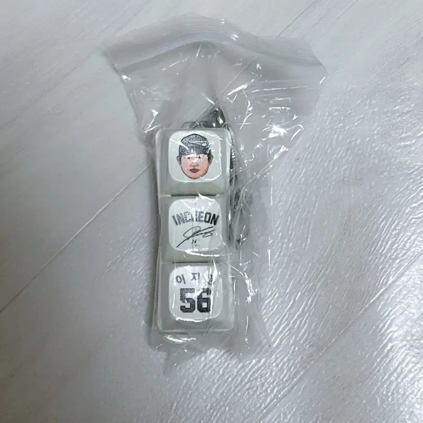 [BUNJANG] SSG Landers Incheon Group Lee Ji-young Keycap Keyring / SSG 랜더스 인천군 키캡 키링 이지영