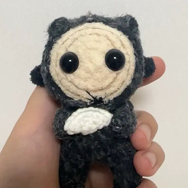 [BUNJANG] Donggung Kkeomeoksari Knitted Keychain / 동궁 꺼먹살이 뜨개키링(수량 1개)