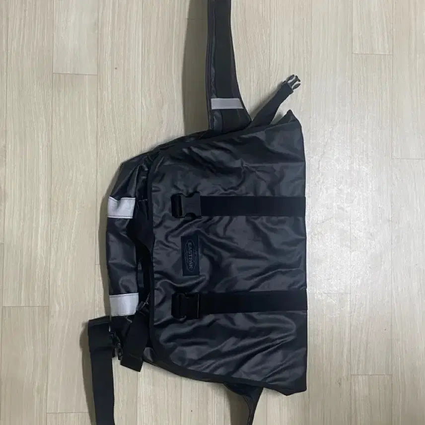 [BUNJANG] Eastpak Messenger Bite Tarp Black Messenger Bag / 이스트팩 메신저바이트 타프 블랙