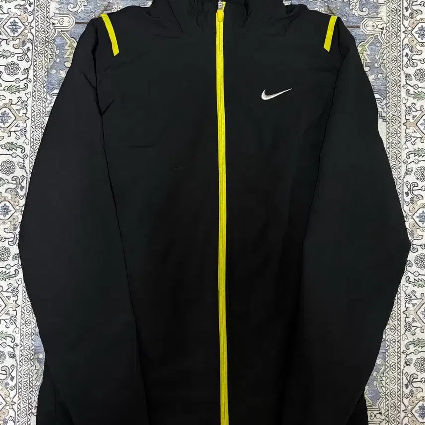 [BUNJANG] Nike Dri-FIT Windbreaker Jacket - Black/Yellow, Size L / 나이키 드라이핏 바람막이 L 블랙 옐로우 포인트