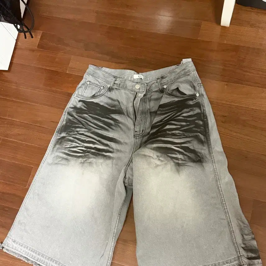 [BUNJANG] New Chief Chic DP Embossing Baggy Bermuda Pants / 뉴치프시크디피 버뮤다 팬츠 embossing baggy bermuda