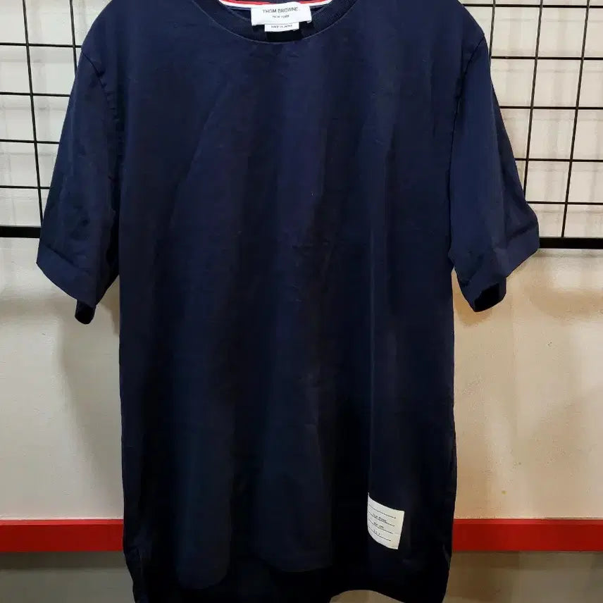 [BUNJANG] Thom Browne Tricolor Stripe Tab Short Sleeve T-Shirt (Authenticity Verified) / 정품 톰브라운 삼선탭 반팔티 (정품검증완료)