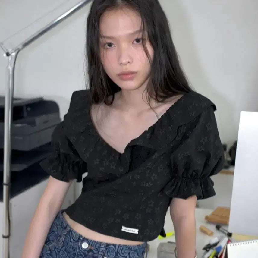 [BUNJANG] Overdue Flare Blouse / 오버듀플레어 블라우스