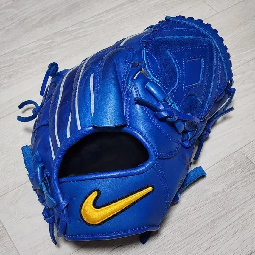 [BUNJANG] Nike Baseball Pitcher's Glove Hisashi Iwakuma Model / 나이키 야구 글러브 블루