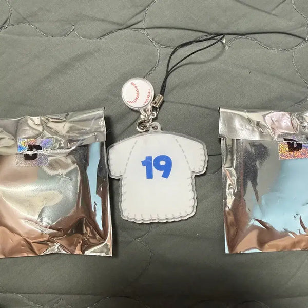 [BUNJANG] Diamond Ace Collaboration Cafe Uniform Keychain (No. 19) / 다이에이 콜라보카페 유니폼 키링 유이 판매 및 교환