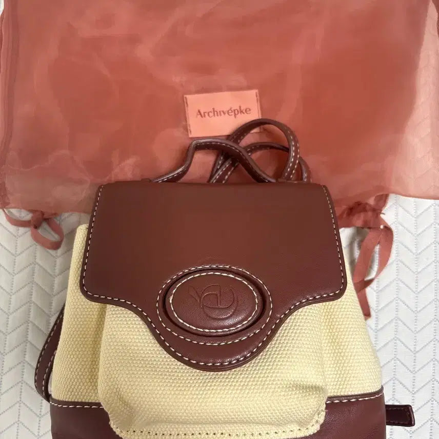 [BUNJANG] Archive Appke Oval Day Backpack / 아카이브앱크 oval day 오발 데이백 백팩