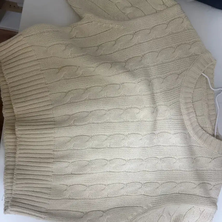 [BUNJANG] Short Sleeve Cable Knit Sweater / 반팔 꽈배기 니트
